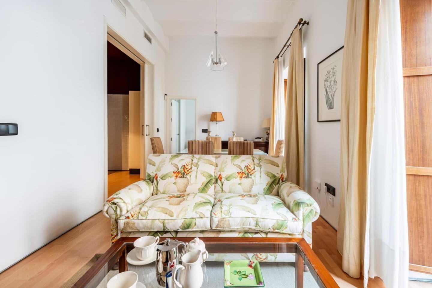 Komodo Sierpes: Bright & Classy Central Apartment Seville Luaran gambar