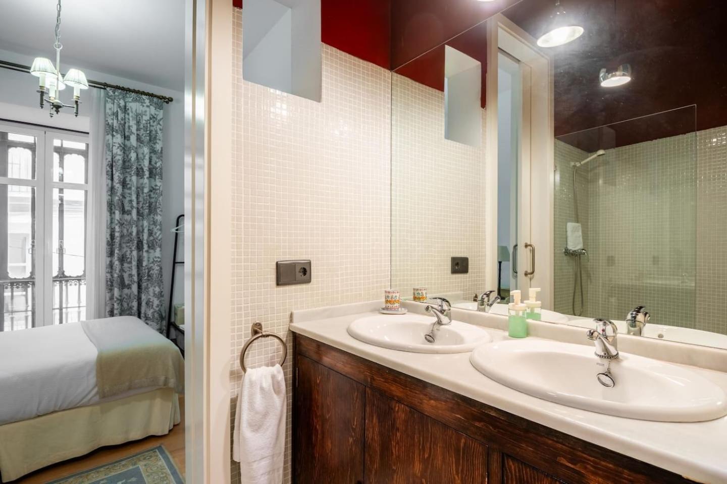 Komodo Sierpes: Bright & Classy Central Apartment Seville Luaran gambar