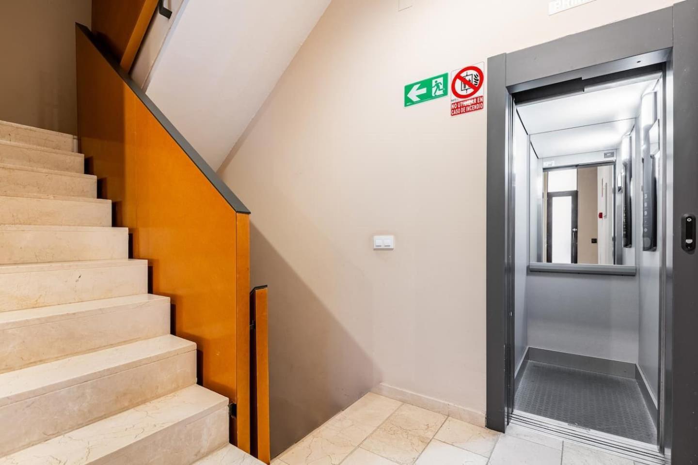 Komodo Sierpes: Bright & Classy Central Apartment Seville Luaran gambar