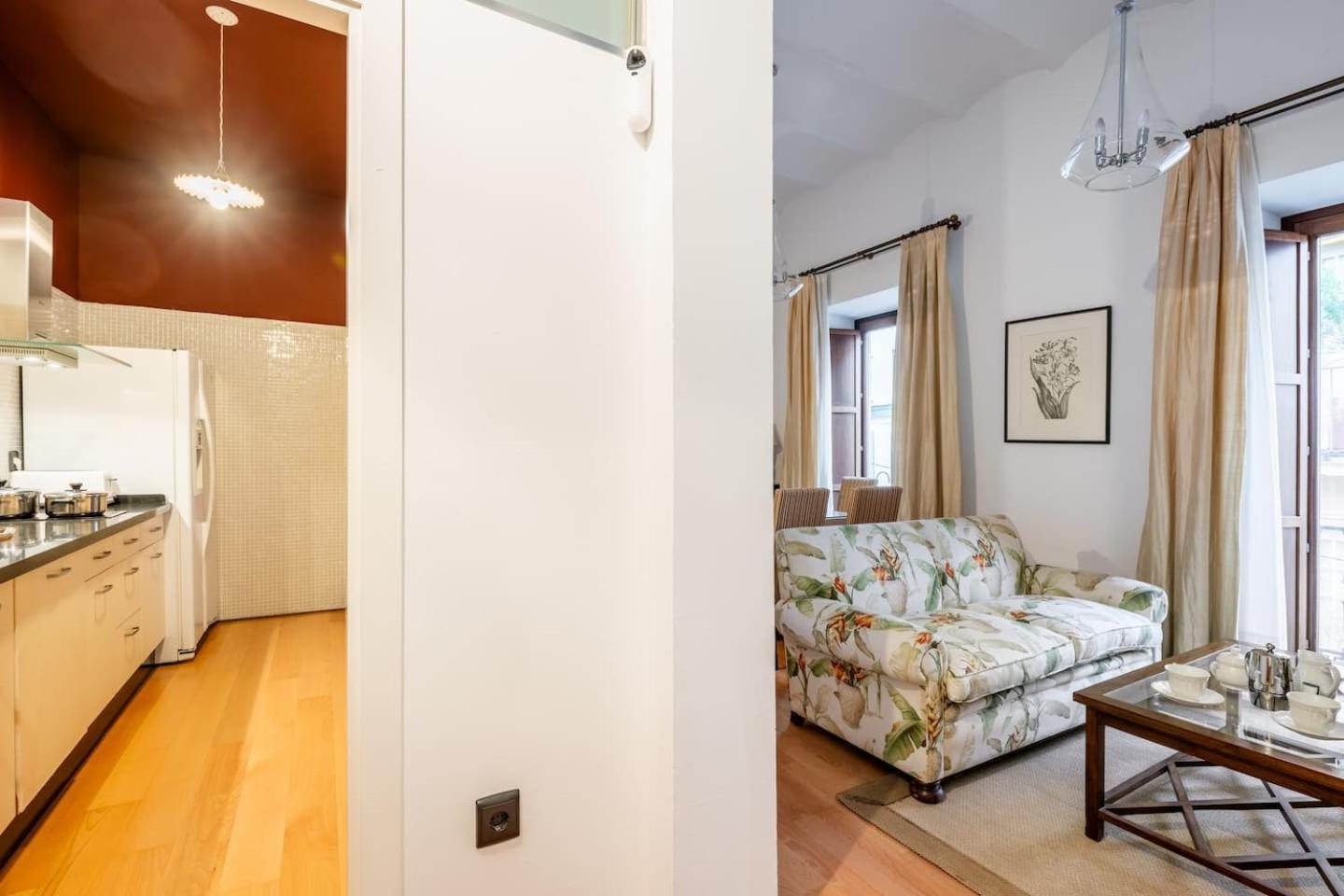 Komodo Sierpes: Bright & Classy Central Apartment Seville Luaran gambar