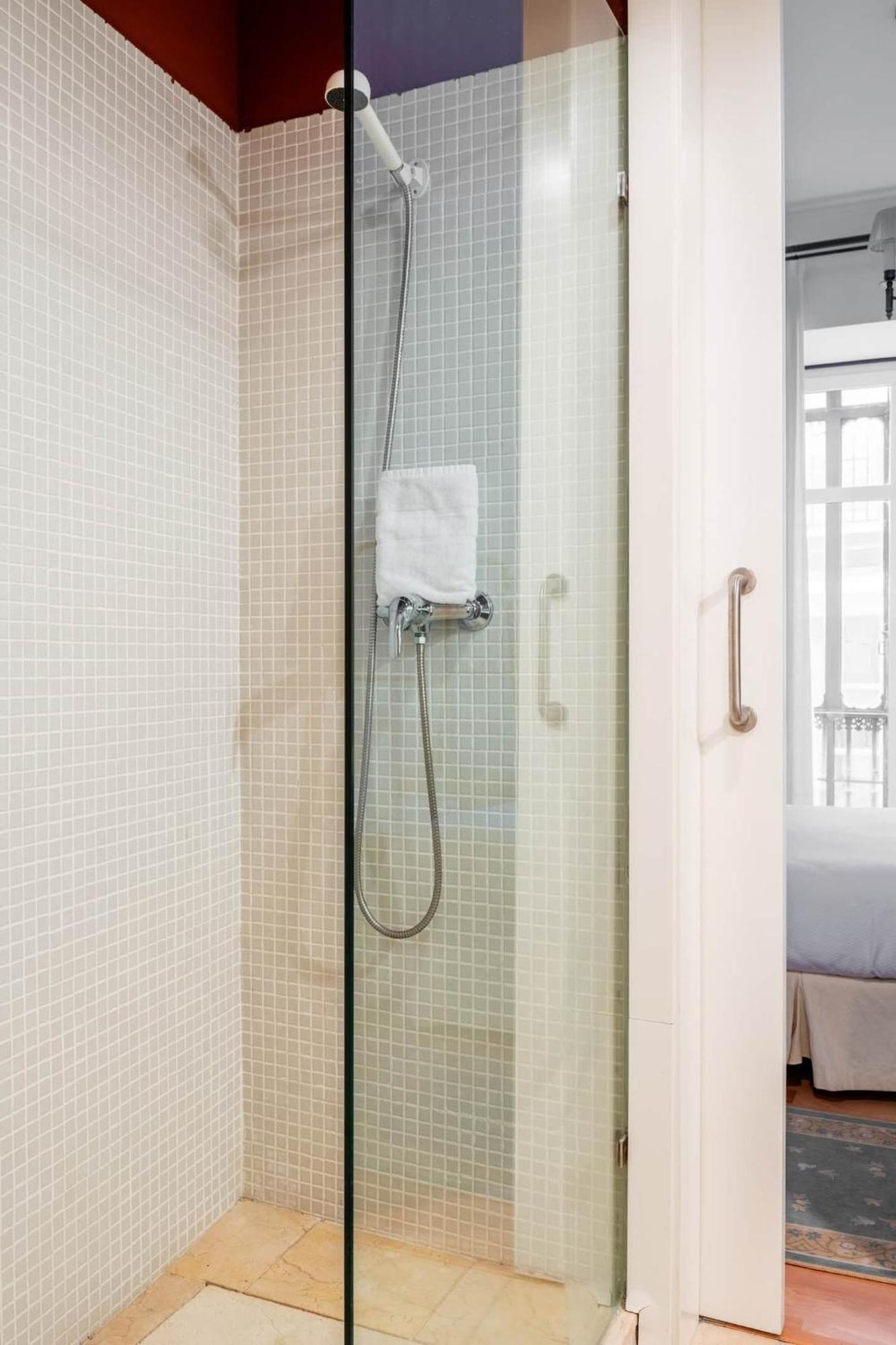 Komodo Sierpes: Bright & Classy Central Apartment Seville Luaran gambar