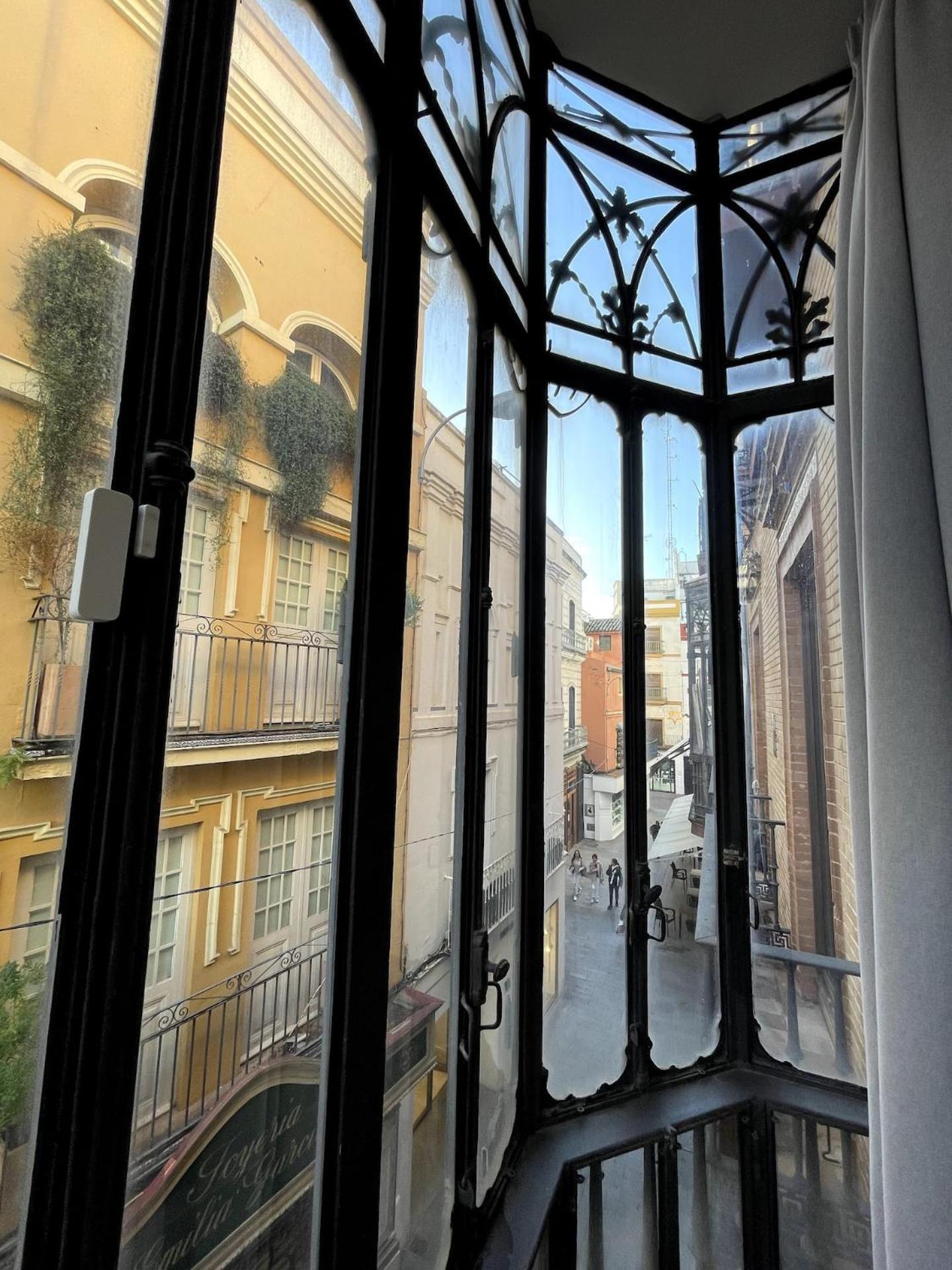 Komodo Sierpes: Bright & Classy Central Apartment Seville Luaran gambar